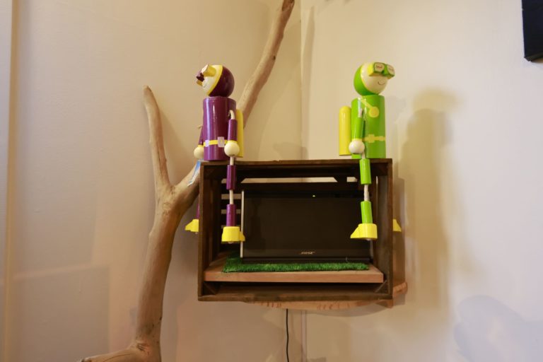 スピーカーの上にダイバー